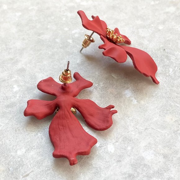 NEW Flower stud earrings in matte red - Picture 4 of 8